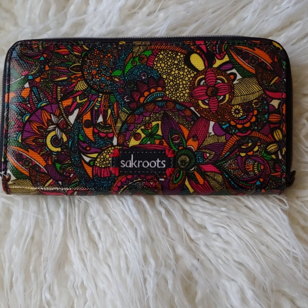 Sakroots zip around full size wallet